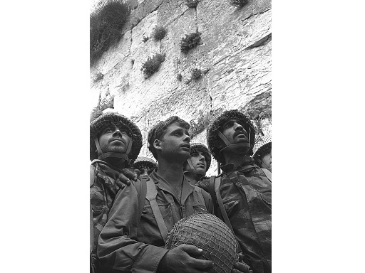 Paratroopers at the Western Wall